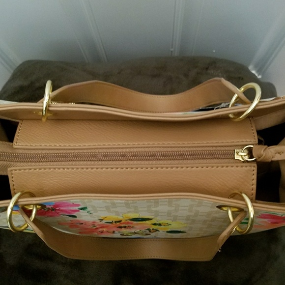 Bueno Purse - Picture 6 of 6